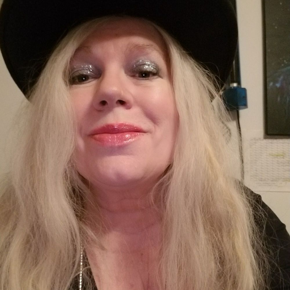 Meet your Posher, Suzanne
